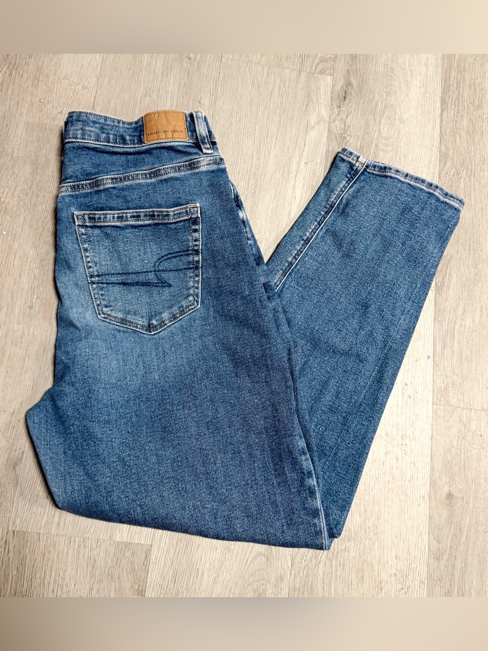 •AMERICAN EAGLE• MOM JEANS